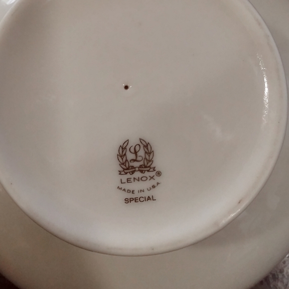 Lenox cream pedestal floral bowl - Picture 6 of 9
